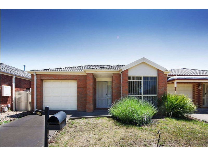 15 Willandra Loop, Caroline Springs VIC 3023