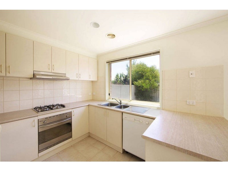 15 Willandra Loop, Caroline Springs VIC 3023