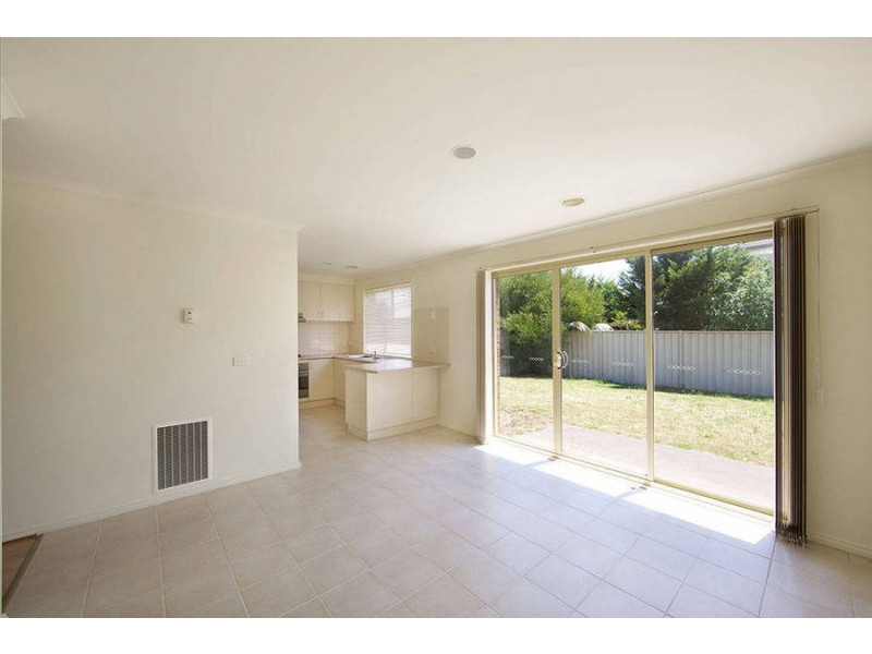 15 Willandra Loop, Caroline Springs VIC 3023