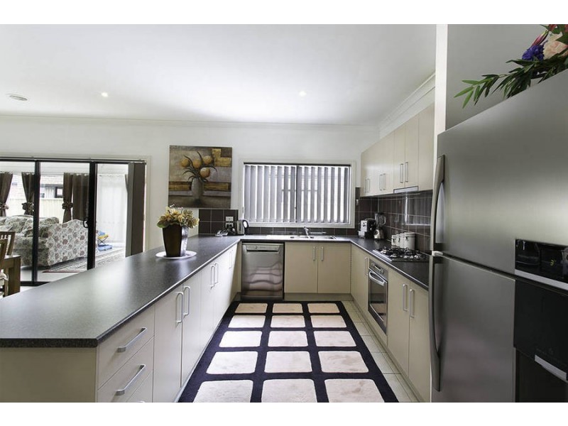 9 Buckley Way, Caroline Springs VIC 3023