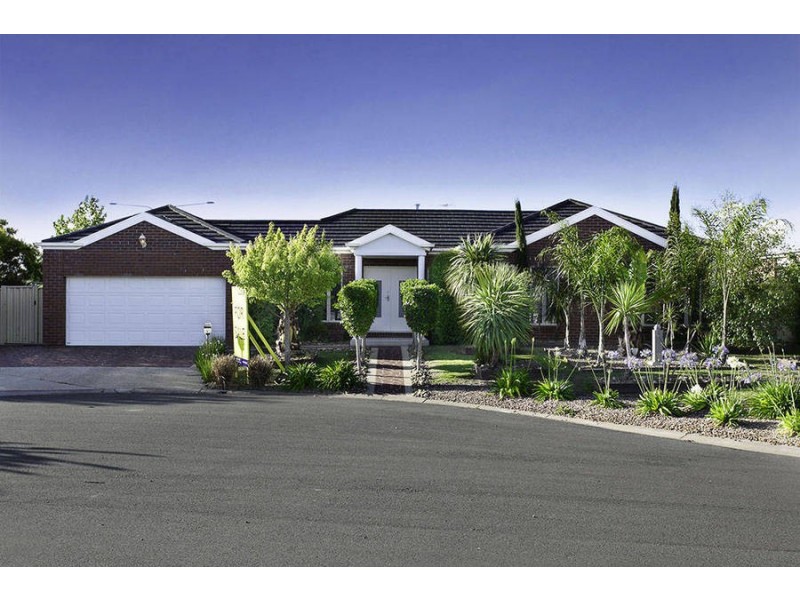 6 Fawkner Place, Caroline Springs VIC 3023