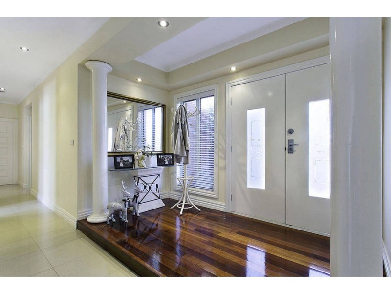 6 Fawkner Place, Caroline Springs VIC 3023