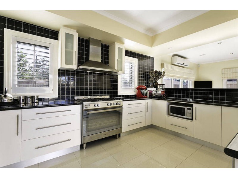 6 Fawkner Place, Caroline Springs VIC 3023