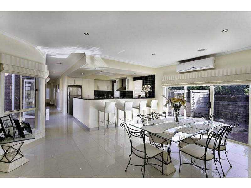 6 Fawkner Place, Caroline Springs VIC 3023