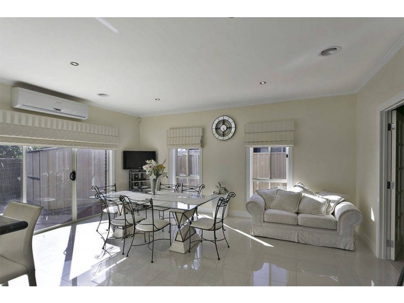 6 Fawkner Place, Caroline Springs VIC 3023