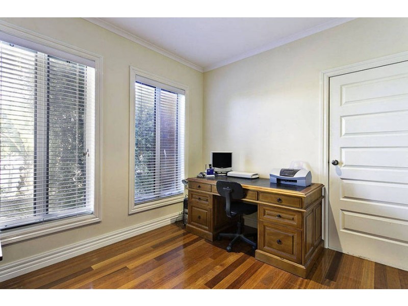 6 Fawkner Place, Caroline Springs VIC 3023