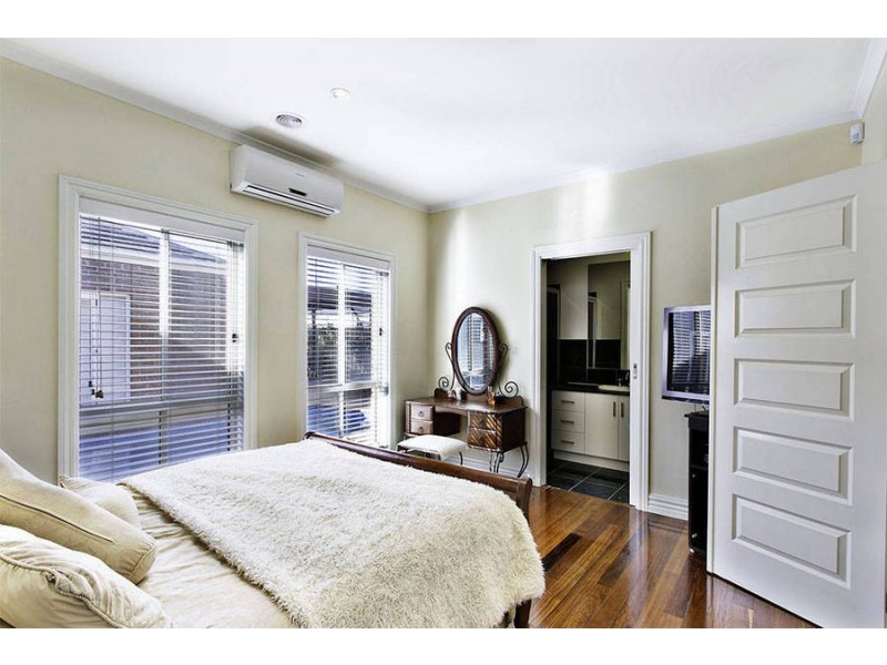 6 Fawkner Place, Caroline Springs VIC 3023