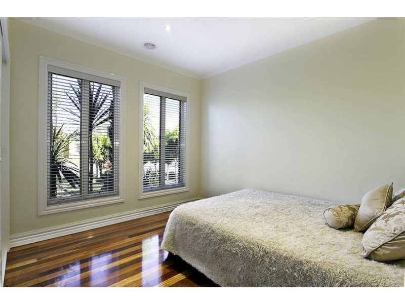 6 Fawkner Place, Caroline Springs VIC 3023