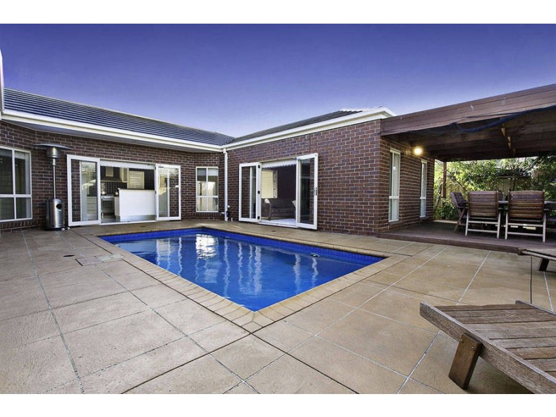 6 Fawkner Place, Caroline Springs VIC 3023