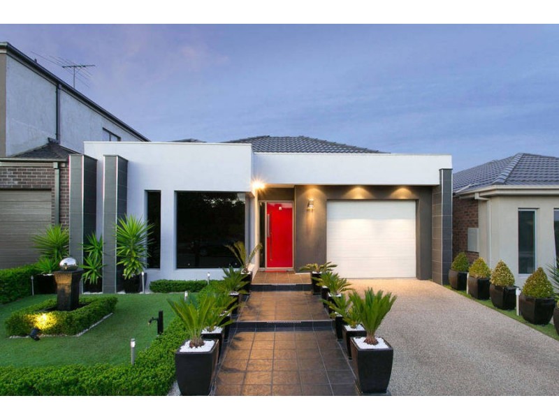 17 Ridgegreen View, Caroline Springs VIC 3023