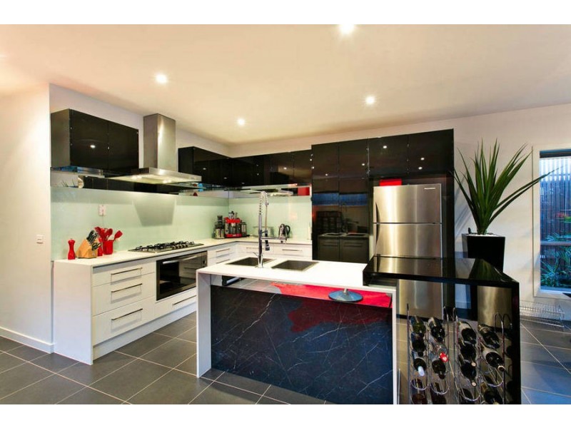 17 Ridgegreen View, Caroline Springs VIC 3023