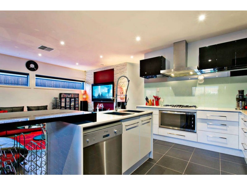 17 Ridgegreen View, Caroline Springs VIC 3023