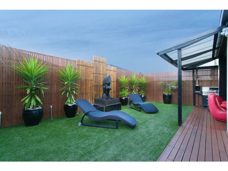 17 Ridgegreen View, Caroline Springs VIC 3023