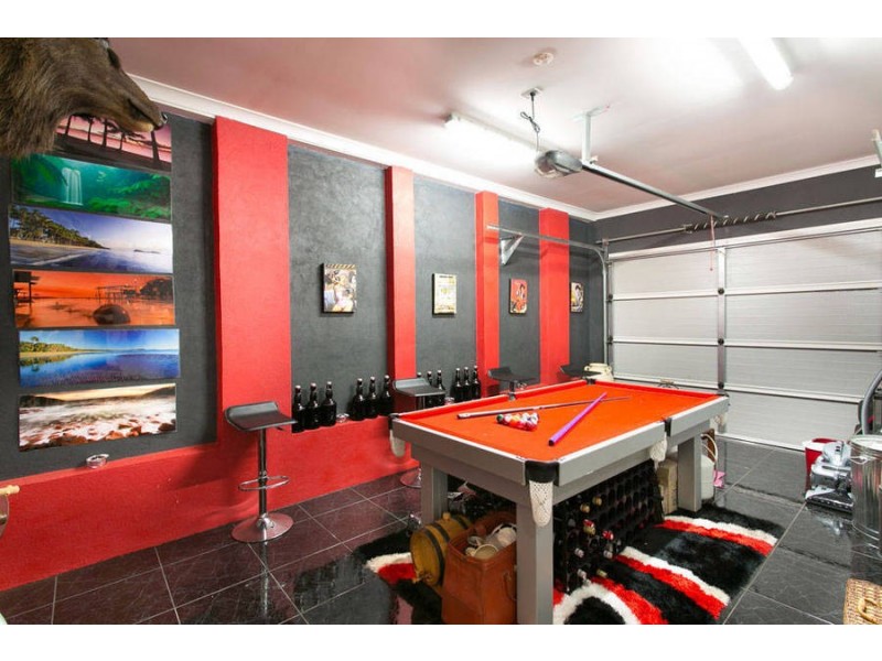 17 Ridgegreen View, Caroline Springs VIC 3023