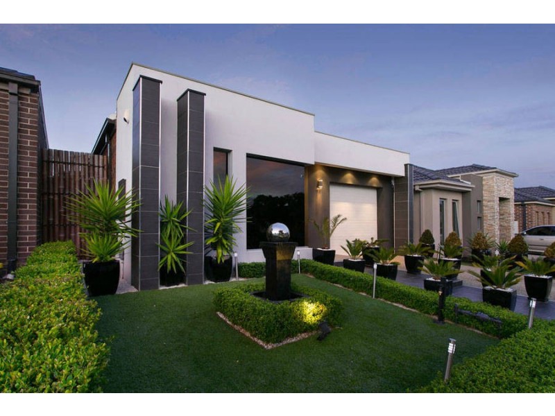 17 Ridgegreen View, Caroline Springs VIC 3023