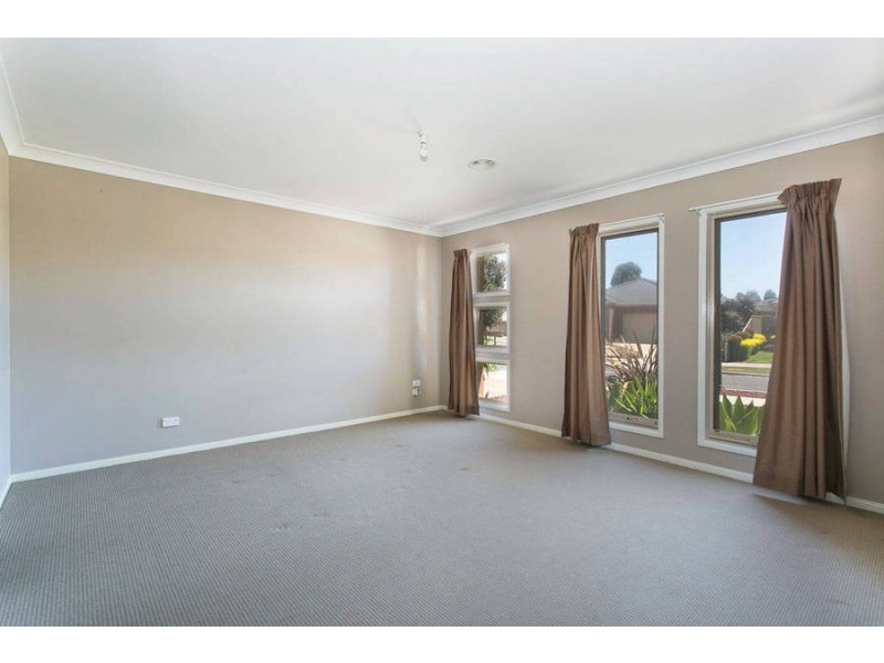 35 Chifley Circuit, Burnside Heights VIC 3023