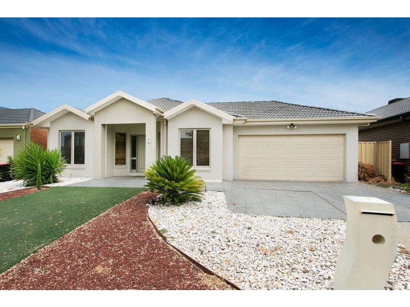 6 Wattlepark Street, Caroline Springs VIC 3023