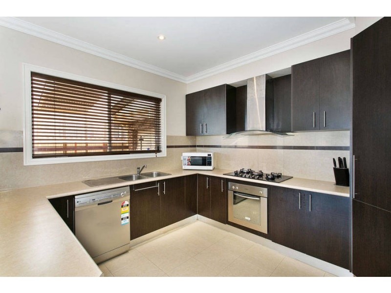 6 Wattlepark Street, Caroline Springs VIC 3023