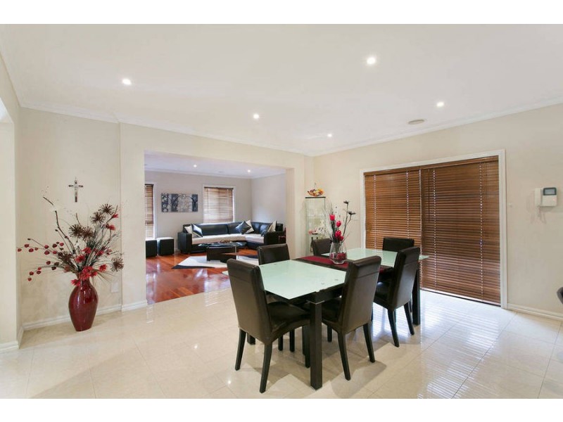 6 Wattlepark Street, Caroline Springs VIC 3023