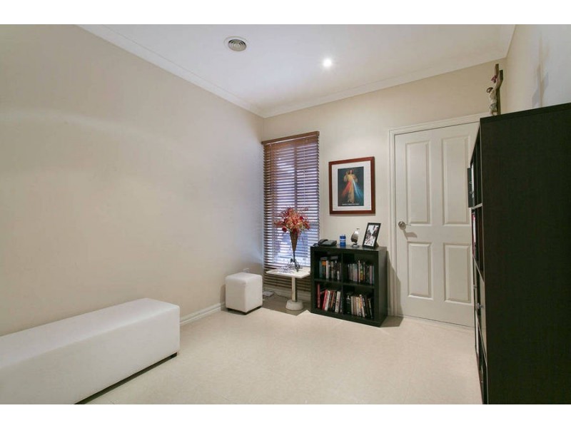 6 Wattlepark Street, Caroline Springs VIC 3023