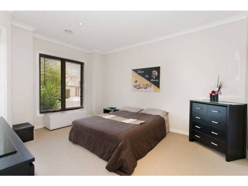 6 Wattlepark Street, Caroline Springs VIC 3023