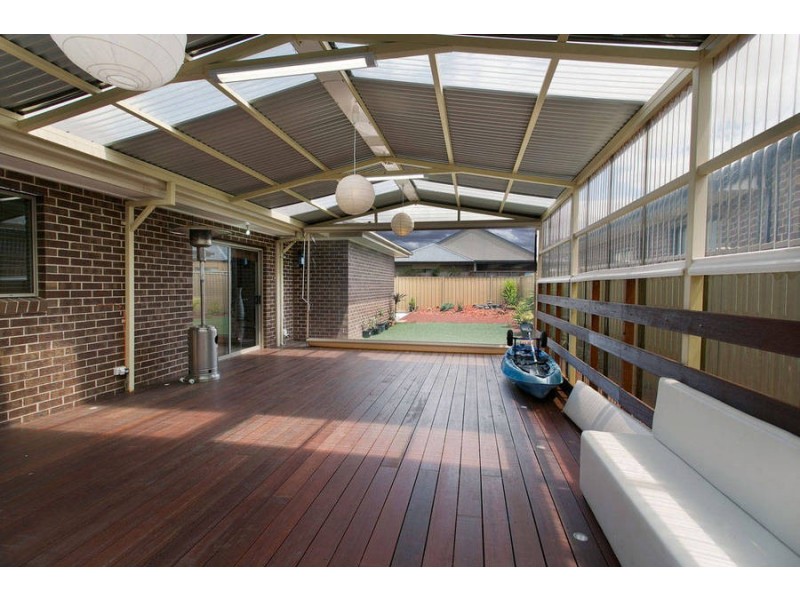 6 Wattlepark Street, Caroline Springs VIC 3023