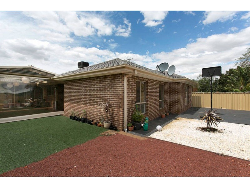 6 Wattlepark Street, Caroline Springs VIC 3023