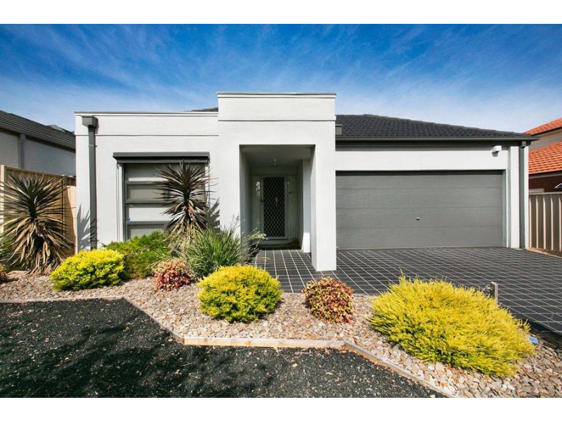 9 Dendy Street, Caroline Springs VIC 3023