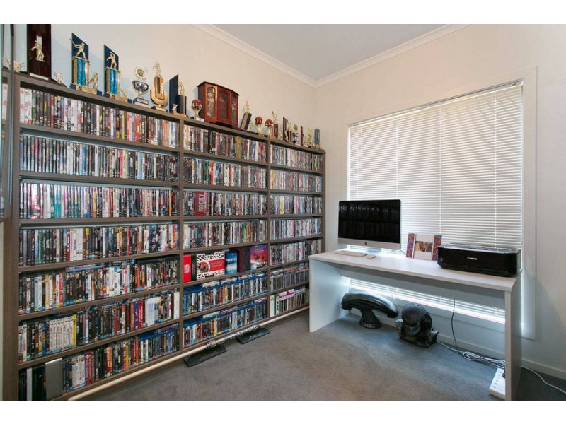 9 Dendy Street, Caroline Springs VIC 3023