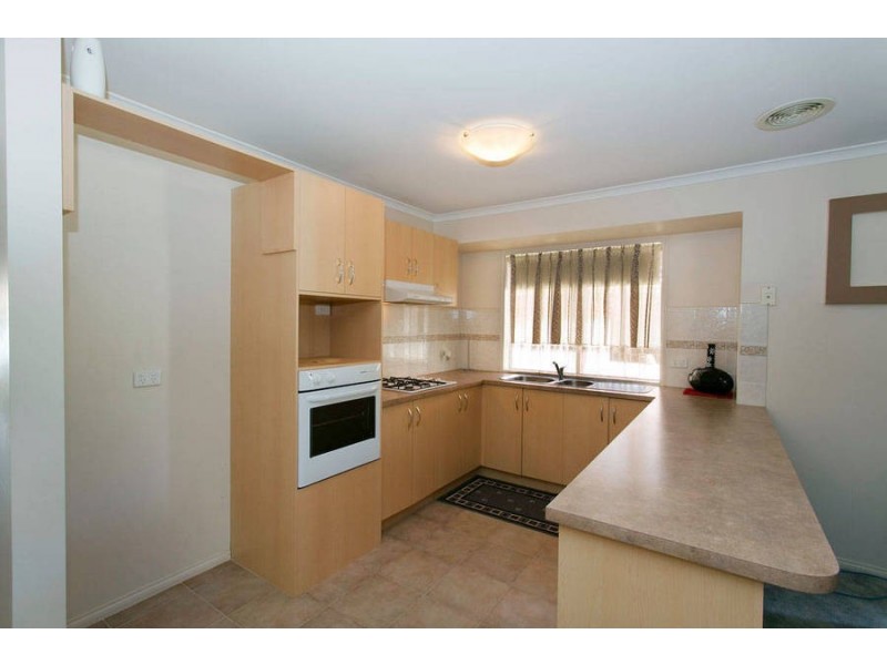 8 Bunya Close, Caroline Springs VIC 3023