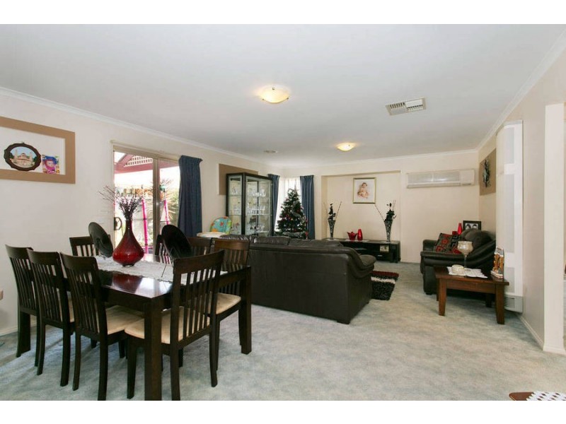 8 Bunya Close, Caroline Springs VIC 3023