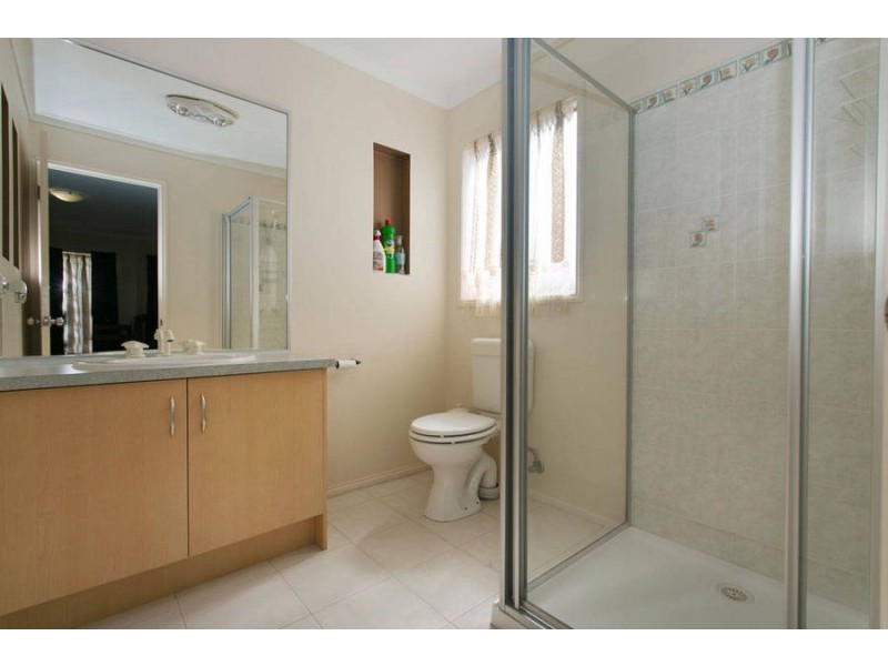 8 Bunya Close, Caroline Springs VIC 3023