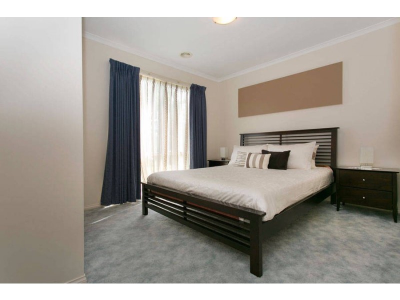 8 Bunya Close, Caroline Springs VIC 3023