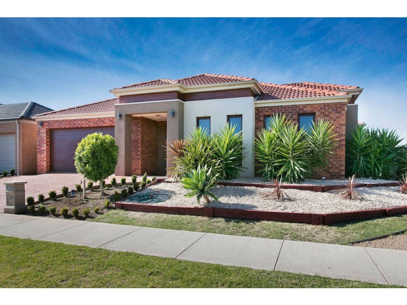 8 Carisbrook Street, Caroline Springs VIC 3023