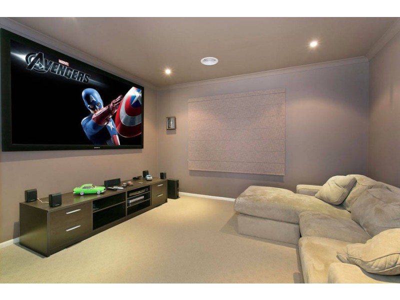 8 Carisbrook Street, Caroline Springs VIC 3023