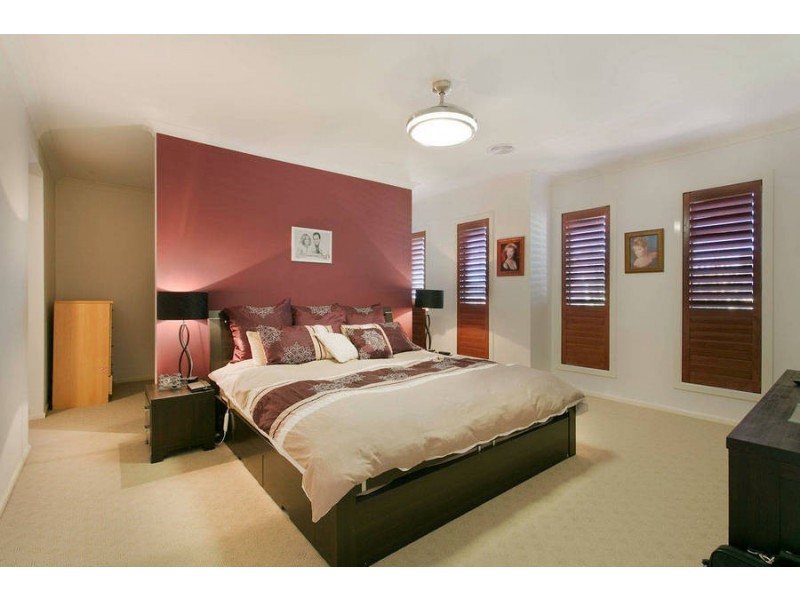 8 Carisbrook Street, Caroline Springs VIC 3023