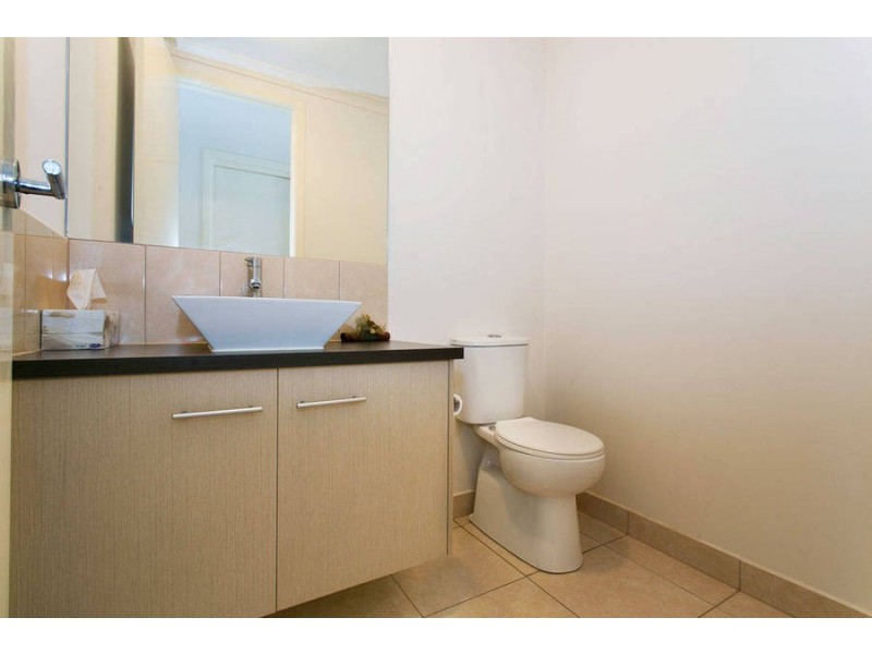 8 Carisbrook Street, Caroline Springs VIC 3023