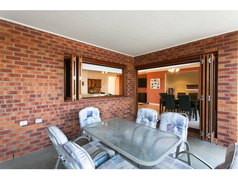 8 Carisbrook Street, Caroline Springs VIC 3023