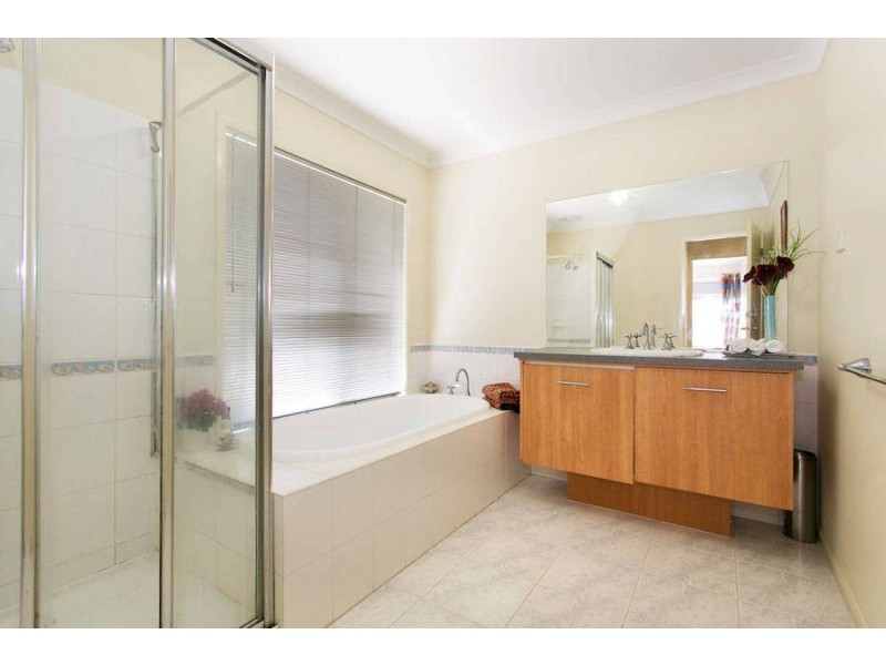 21 Edgbaston Parade, Caroline Springs VIC 3023