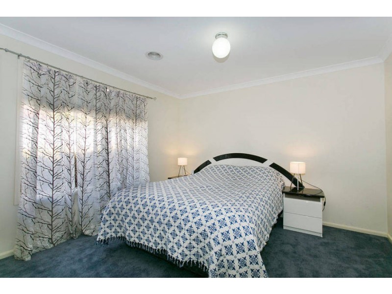 21 Edgbaston Parade, Caroline Springs VIC 3023