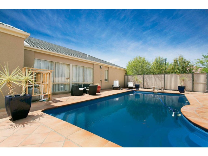 27 Dunstall Gardens, Caroline Springs VIC 3023