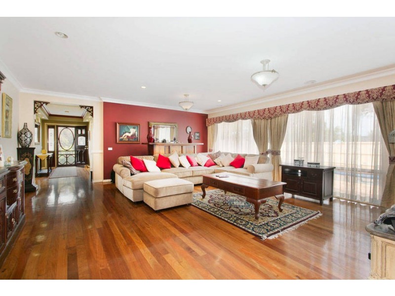 27 Dunstall Gardens, Caroline Springs VIC 3023