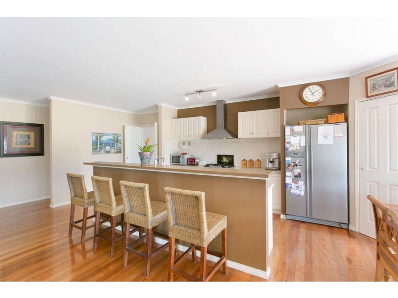 27 Dunstall Gardens, Caroline Springs VIC 3023