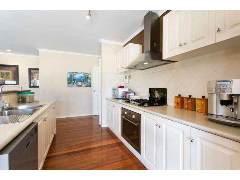 27 Dunstall Gardens, Caroline Springs VIC 3023