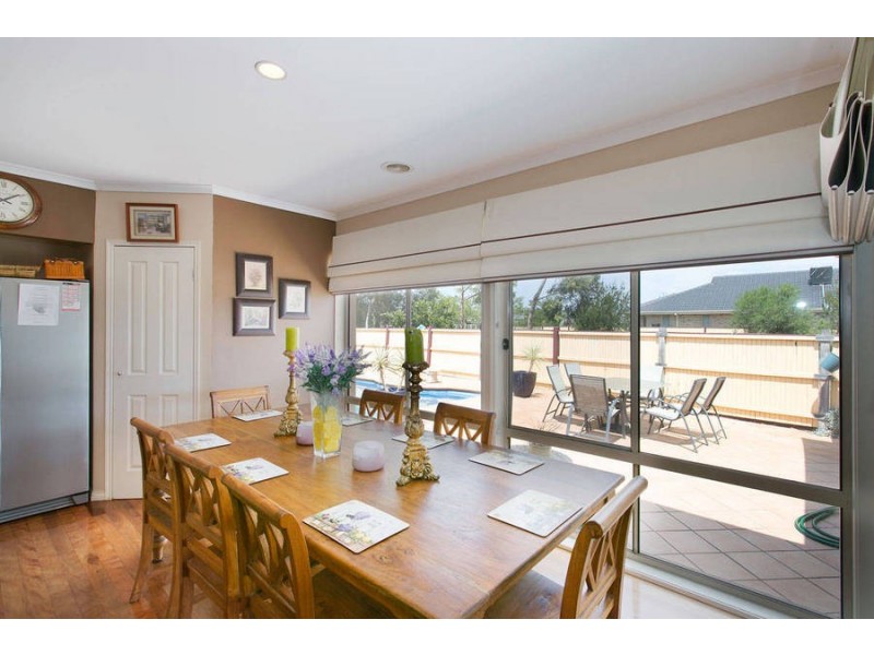 27 Dunstall Gardens, Caroline Springs VIC 3023