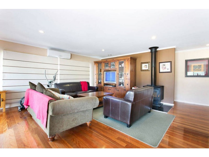 27 Dunstall Gardens, Caroline Springs VIC 3023