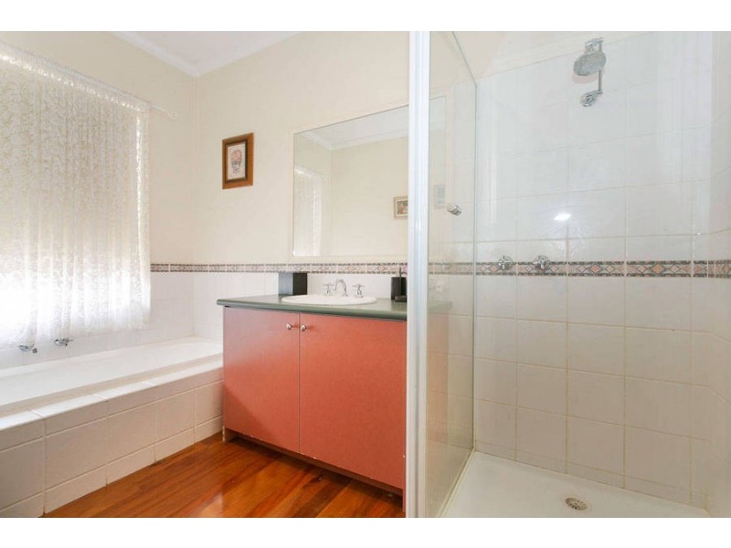 27 Dunstall Gardens, Caroline Springs VIC 3023
