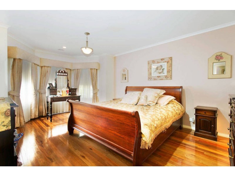 27 Dunstall Gardens, Caroline Springs VIC 3023