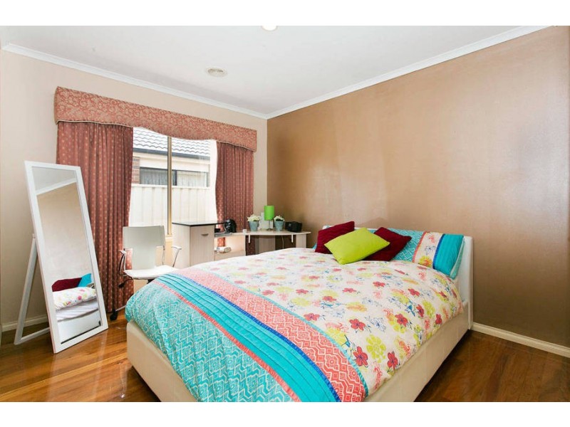 27 Dunstall Gardens, Caroline Springs VIC 3023