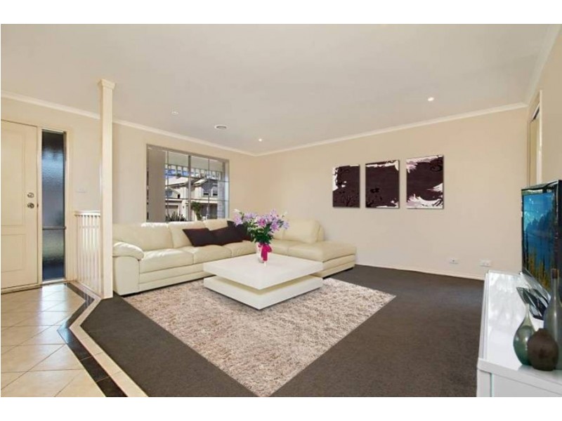 14 Kahan Close, Caroline Springs VIC 3023